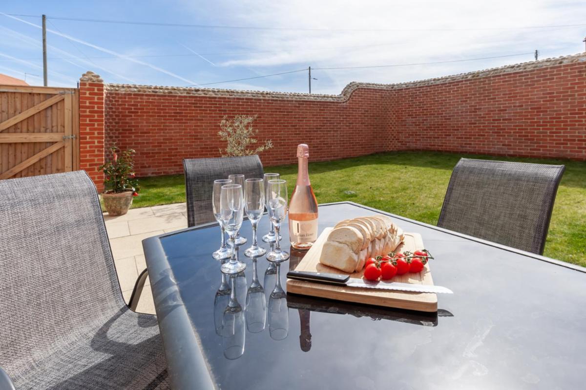 Choseley Cottage - Norfolk Cottage Agency Docking ภายนอก รูปภาพ